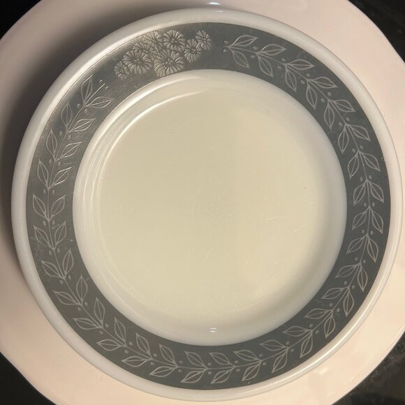 Set of Five Vintage Pyrex Autumn Bands Gray/Laurel Leaves Bread Plates, 1960s
